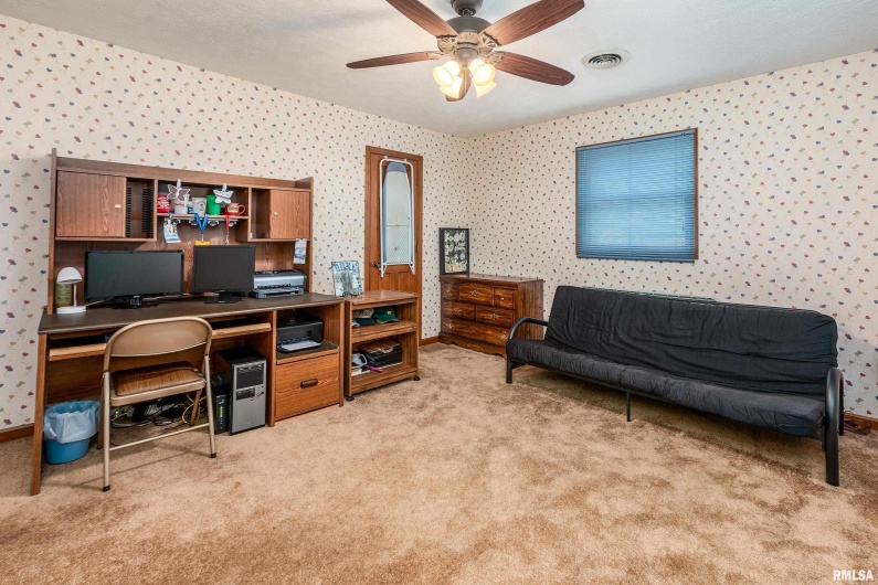 11688 STRAWBERRY Road, Carbondale, Illinois 62901, 4 Bedrooms Bedrooms, 0 ,2 BathroomsBathrooms,Residential,For Sale,STRAWBERRY,0,RMAEB460316