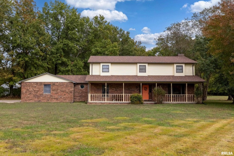 11688 STRAWBERRY Road, Carbondale, Illinois 62901, 4 Bedrooms Bedrooms, 0 ,2 BathroomsBathrooms,Residential,For Sale,STRAWBERRY,0,RMAEB460316