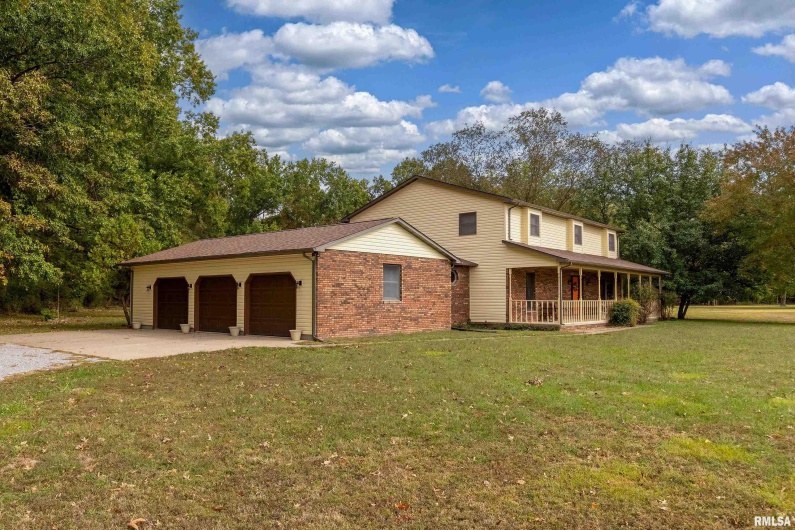 11688 STRAWBERRY Road, Carbondale, Illinois 62901, 4 Bedrooms Bedrooms, 0 ,2 BathroomsBathrooms,Residential,For Sale,STRAWBERRY,0,RMAEB460316