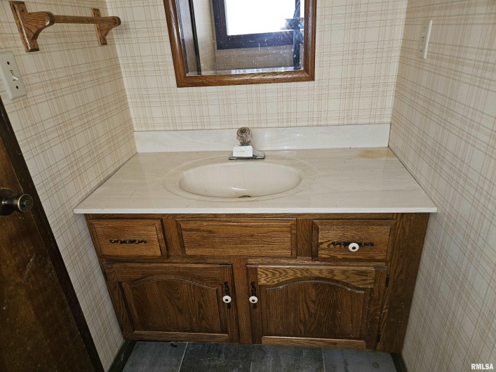 196 APPLE Lane, Carbondale, Illinois 62901, 4 Bedrooms Bedrooms, 0 ,2 BathroomsBathrooms,Residential,For Sale,APPLE,0,RMAEB457071