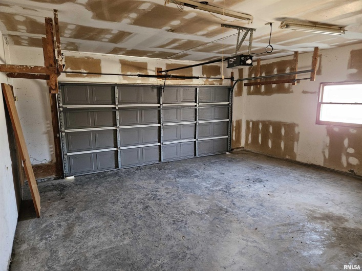 196 APPLE Lane, Carbondale, Illinois 62901, 4 Bedrooms Bedrooms, 0 ,2 BathroomsBathrooms,Residential,For Sale,APPLE,0,RMAEB457071