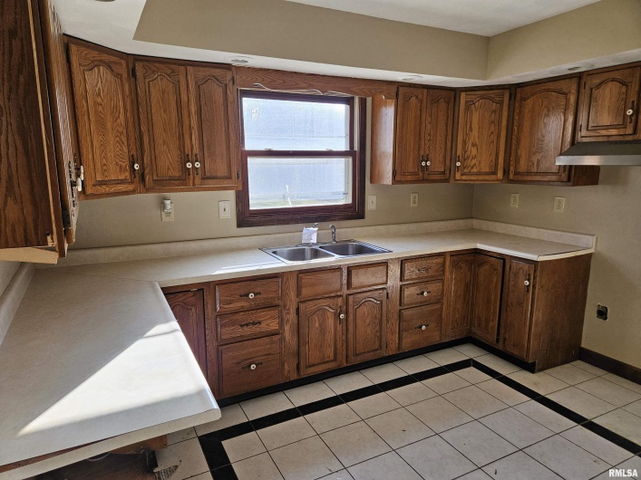 196 APPLE Lane, Carbondale, Illinois 62901, 4 Bedrooms Bedrooms, 0 ,2 BathroomsBathrooms,Residential,For Sale,APPLE,0,RMAEB457071