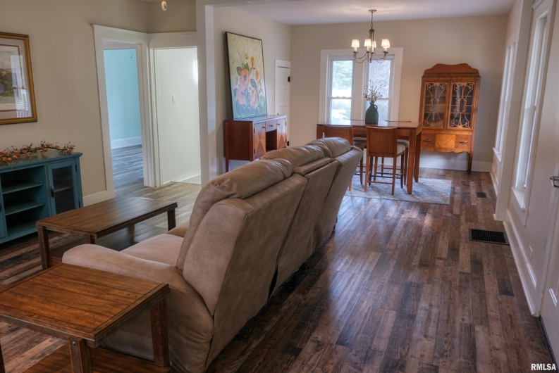 6873 Old Highway 13 Highway, Carbondale, Illinois 62901, 4 Bedrooms Bedrooms, 0 ,2 BathroomsBathrooms,Residential,For Sale,Old Highway 13,0,RMAEB460318