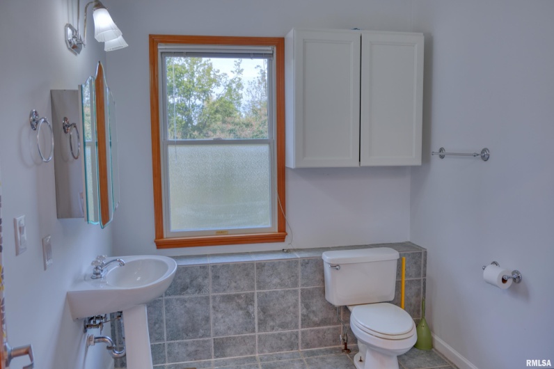 6873 Old Highway 13 Highway, Carbondale, Illinois 62901, 4 Bedrooms Bedrooms, 0 ,2 BathroomsBathrooms,Residential,For Sale,Old Highway 13,0,RMAEB460318