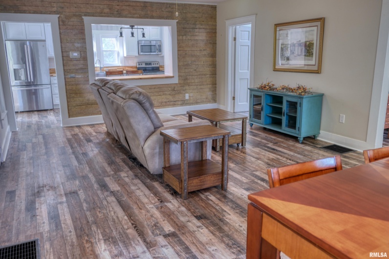 6873 Old Highway 13 Highway, Carbondale, Illinois 62901, 4 Bedrooms Bedrooms, 0 ,2 BathroomsBathrooms,Residential,For Sale,Old Highway 13,0,RMAEB460318