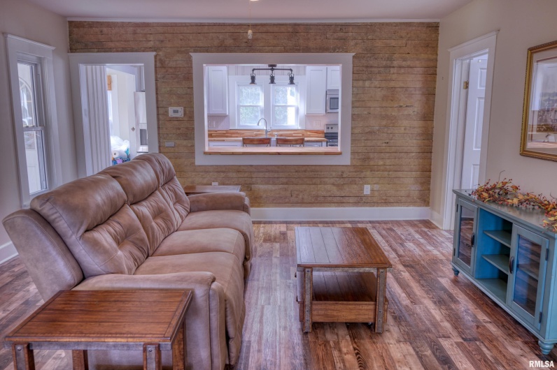 6873 Old Highway 13 Highway, Carbondale, Illinois 62901, 4 Bedrooms Bedrooms, 0 ,2 BathroomsBathrooms,Residential,For Sale,Old Highway 13,0,RMAEB460318