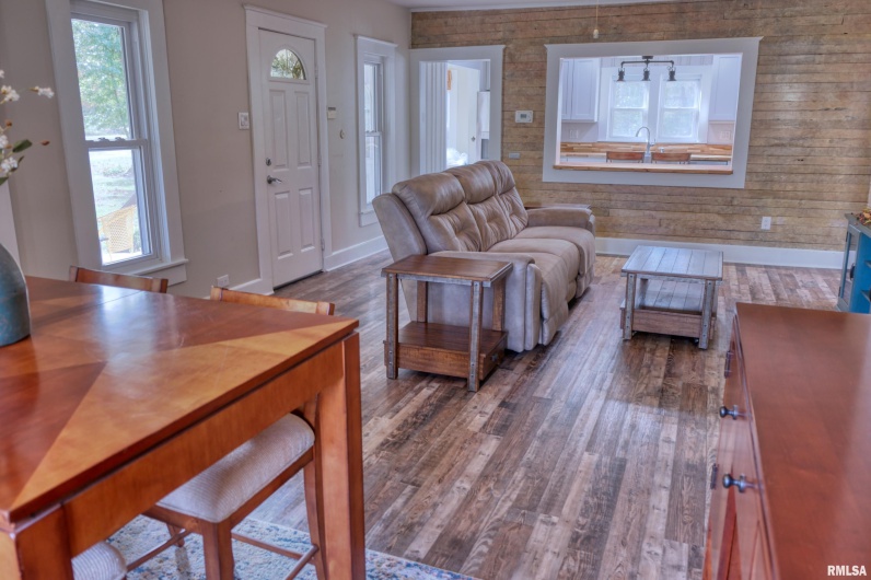 6873 Old Highway 13 Highway, Carbondale, Illinois 62901, 4 Bedrooms Bedrooms, 0 ,2 BathroomsBathrooms,Residential,For Sale,Old Highway 13,0,RMAEB460318