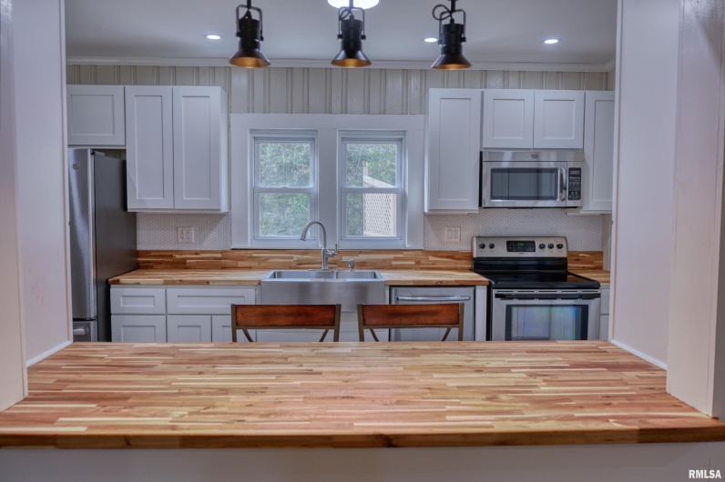 6873 Old Highway 13 Highway, Carbondale, Illinois 62901, 4 Bedrooms Bedrooms, 0 ,2 BathroomsBathrooms,Residential,For Sale,Old Highway 13,0,RMAEB460318