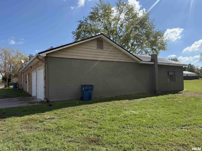 1103 BOULEVARD Street, Marion, Illinois 62959, 0 , 0 ,0,Residential Income,For Sale,BOULEVARD,0,RMAEB460319