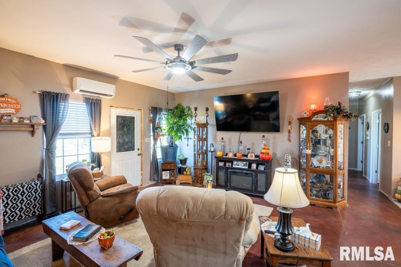 13261 CASEY Road, Marion, Illinois 62959, 3 Bedrooms Bedrooms, 0 ,2 BathroomsBathrooms,Residential,For Sale,CASEY,0,RMAQC4268911