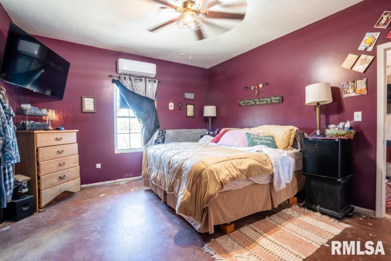 13261 CASEY Road, Marion, Illinois 62959, 3 Bedrooms Bedrooms, 0 ,2 BathroomsBathrooms,Residential,For Sale,CASEY,0,RMAQC4268911