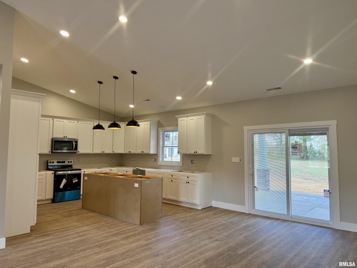 12570 Hudgens Road, Marion, Illinois 62959, 3 Bedrooms Bedrooms, 0 ,2 BathroomsBathrooms,Residential,For Sale,Hudgens,0,RMAEB460321