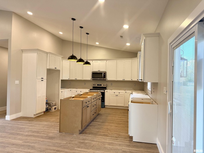 12570 Hudgens Road, Marion, Illinois 62959, 3 Bedrooms Bedrooms, 0 ,2 BathroomsBathrooms,Residential,For Sale,Hudgens,0,RMAEB460321