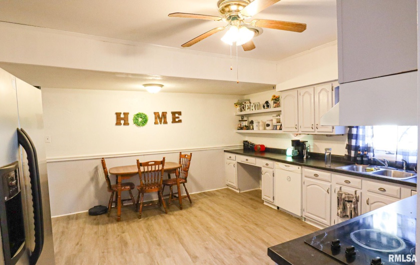 806 BOULEVARD Street, Marion, Illinois 62959, 3 Bedrooms Bedrooms, 0 ,2 BathroomsBathrooms,Residential,For Sale,BOULEVARD,0,RMAQC4268915