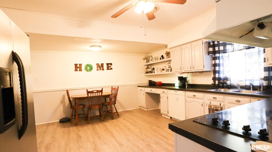 806 BOULEVARD Street, Marion, Illinois 62959, 3 Bedrooms Bedrooms, 0 ,2 BathroomsBathrooms,Residential,For Sale,BOULEVARD,0,RMAQC4268915