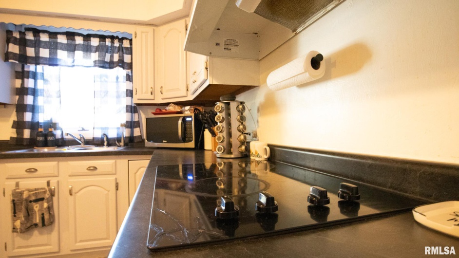 806 BOULEVARD Street, Marion, Illinois 62959, 3 Bedrooms Bedrooms, 0 ,2 BathroomsBathrooms,Residential,For Sale,BOULEVARD,0,RMAQC4268915