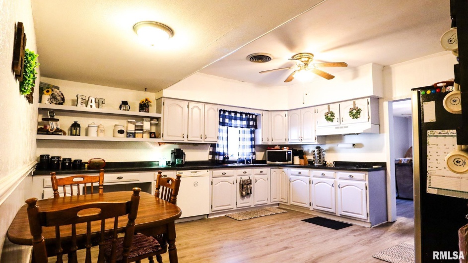 806 BOULEVARD Street, Marion, Illinois 62959, 3 Bedrooms Bedrooms, 0 ,2 BathroomsBathrooms,Residential,For Sale,BOULEVARD,0,RMAQC4268915