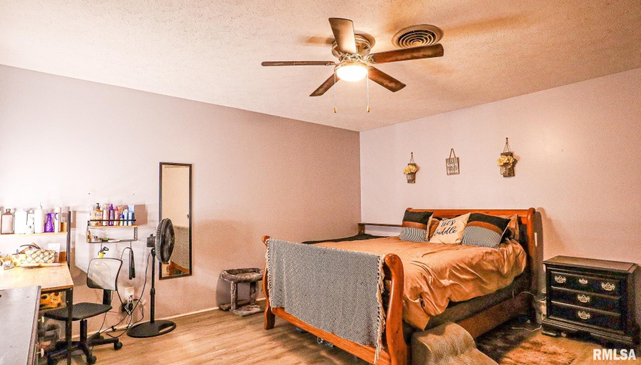 806 BOULEVARD Street, Marion, Illinois 62959, 3 Bedrooms Bedrooms, 0 ,2 BathroomsBathrooms,Residential,For Sale,BOULEVARD,0,RMAQC4268915