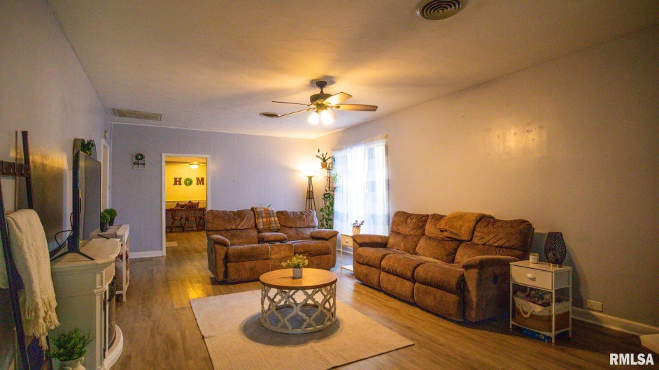 806 BOULEVARD Street, Marion, Illinois 62959, 3 Bedrooms Bedrooms, 0 ,2 BathroomsBathrooms,Residential,For Sale,BOULEVARD,0,RMAQC4268915