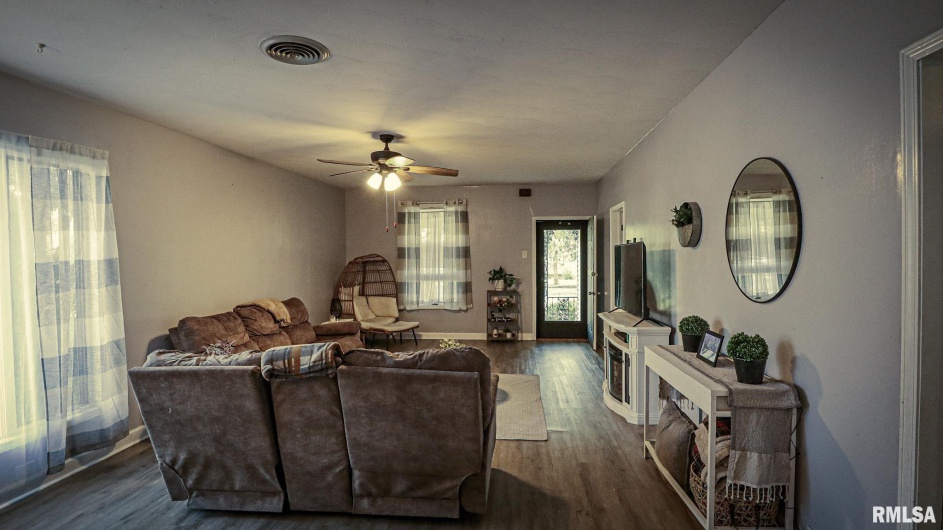 806 BOULEVARD Street, Marion, Illinois 62959, 3 Bedrooms Bedrooms, 0 ,2 BathroomsBathrooms,Residential,For Sale,BOULEVARD,0,RMAQC4268915