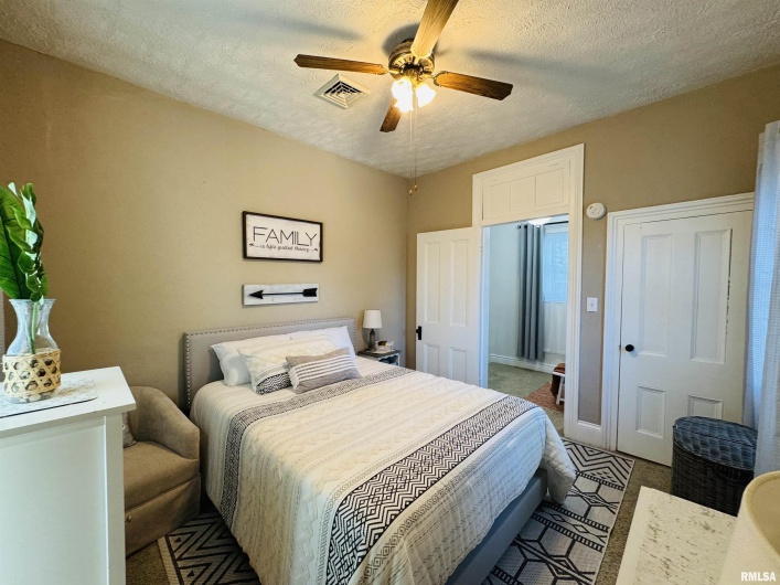 406 MAIN Street, Jonesboro, Illinois 62952-0000, 3 Bedrooms Bedrooms, 0 ,2 BathroomsBathrooms,Residential,For Sale,MAIN,0,RMAEB460322