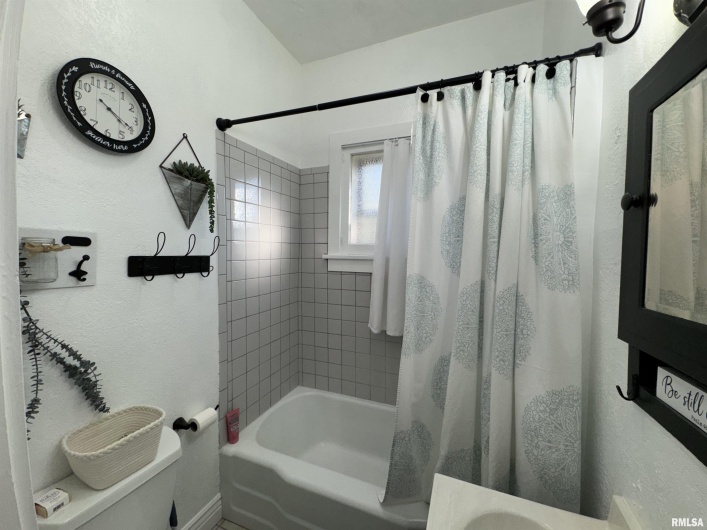 406 MAIN Street, Jonesboro, Illinois 62952-0000, 3 Bedrooms Bedrooms, 0 ,2 BathroomsBathrooms,Residential,For Sale,MAIN,0,RMAEB460322