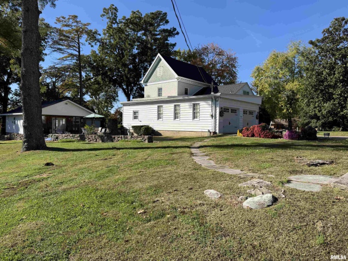 406 MAIN Street, Jonesboro, Illinois 62952-0000, 3 Bedrooms Bedrooms, 0 ,2 BathroomsBathrooms,Residential,For Sale,MAIN,0,RMAEB460322