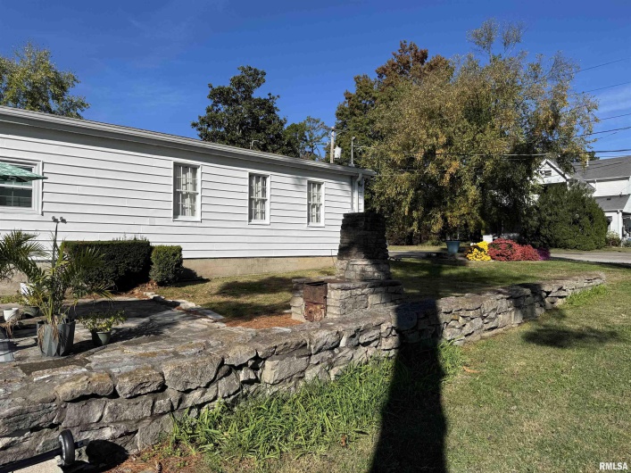 406 MAIN Street, Jonesboro, Illinois 62952-0000, 3 Bedrooms Bedrooms, 0 ,2 BathroomsBathrooms,Residential,For Sale,MAIN,0,RMAEB460322