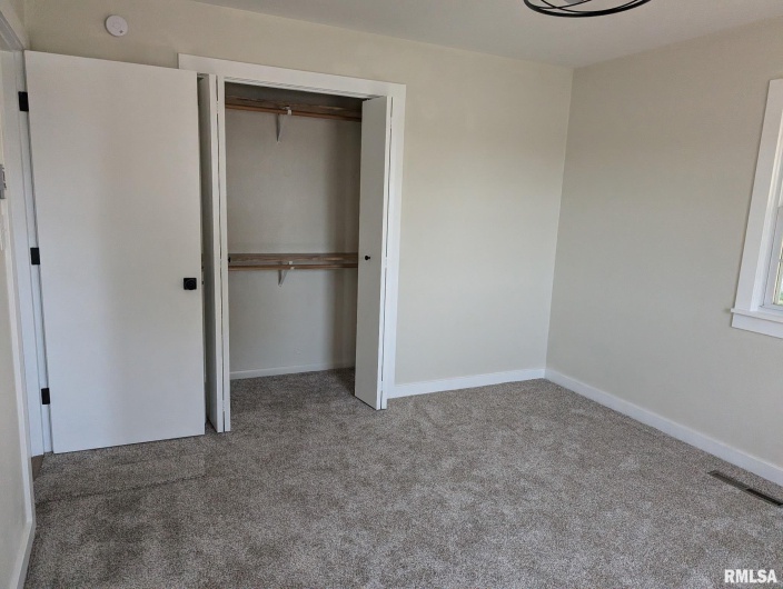 515 6TH Street, Elkville, Illinois 62932, 2 Bedrooms Bedrooms, 0 ,1 BathroomBathrooms,Residential,For Sale,6TH,0,RMAEB459729