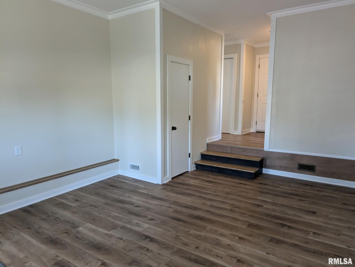 515 6TH Street, Elkville, Illinois 62932, 2 Bedrooms Bedrooms, 0 ,1 BathroomBathrooms,Residential,For Sale,6TH,0,RMAEB459729