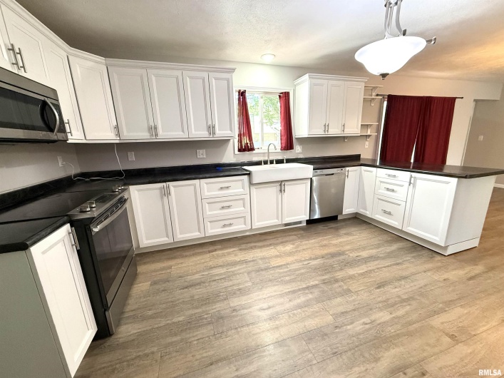 3005 WOODLAWN Place, Marion, Illinois 62959, 3 Bedrooms Bedrooms, 0 ,3 BathroomsBathrooms,Residential,For Sale,WOODLAWN,0,RMAEB458077