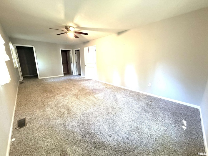 3005 WOODLAWN Place, Marion, Illinois 62959, 3 Bedrooms Bedrooms, 0 ,3 BathroomsBathrooms,Residential,For Sale,WOODLAWN,0,RMAEB458077