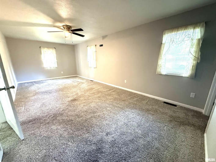 3005 WOODLAWN Place, Marion, Illinois 62959, 3 Bedrooms Bedrooms, 0 ,3 BathroomsBathrooms,Residential,For Sale,WOODLAWN,0,RMAEB458077