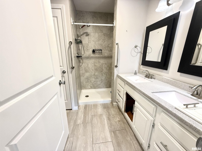 3005 WOODLAWN Place, Marion, Illinois 62959, 3 Bedrooms Bedrooms, 0 ,3 BathroomsBathrooms,Residential,For Sale,WOODLAWN,0,RMAEB458077