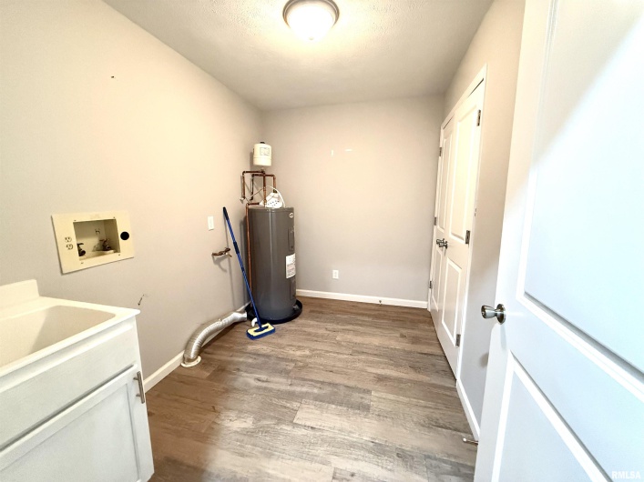 3005 WOODLAWN Place, Marion, Illinois 62959, 3 Bedrooms Bedrooms, 0 ,3 BathroomsBathrooms,Residential,For Sale,WOODLAWN,0,RMAEB458077