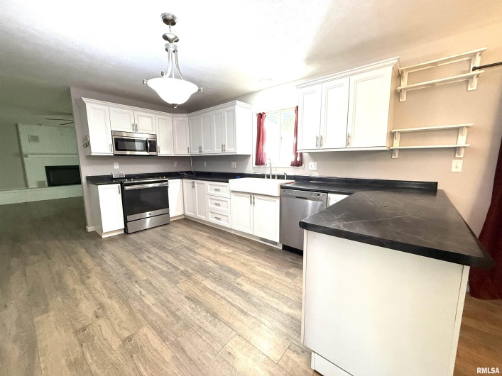 3005 WOODLAWN Place, Marion, Illinois 62959, 3 Bedrooms Bedrooms, 0 ,3 BathroomsBathrooms,Residential,For Sale,WOODLAWN,0,RMAEB458077