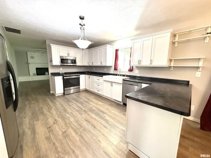 3005 WOODLAWN Place, Marion, Illinois 62959, 3 Bedrooms Bedrooms, 0 ,3 BathroomsBathrooms,Residential,For Sale,WOODLAWN,0,RMAEB458077