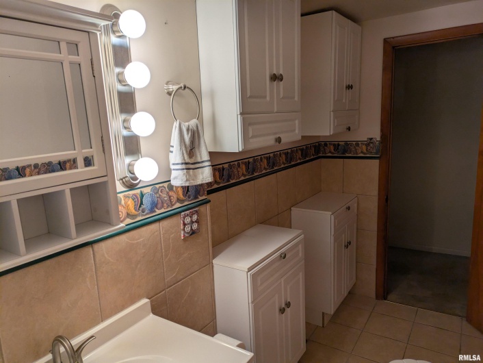 1207 BURGESS Street, Johnston City, Illinois 62951, 3 Bedrooms Bedrooms, 0 ,1 BathroomBathrooms,Residential,For Sale,BURGESS,0,RMAEB460323