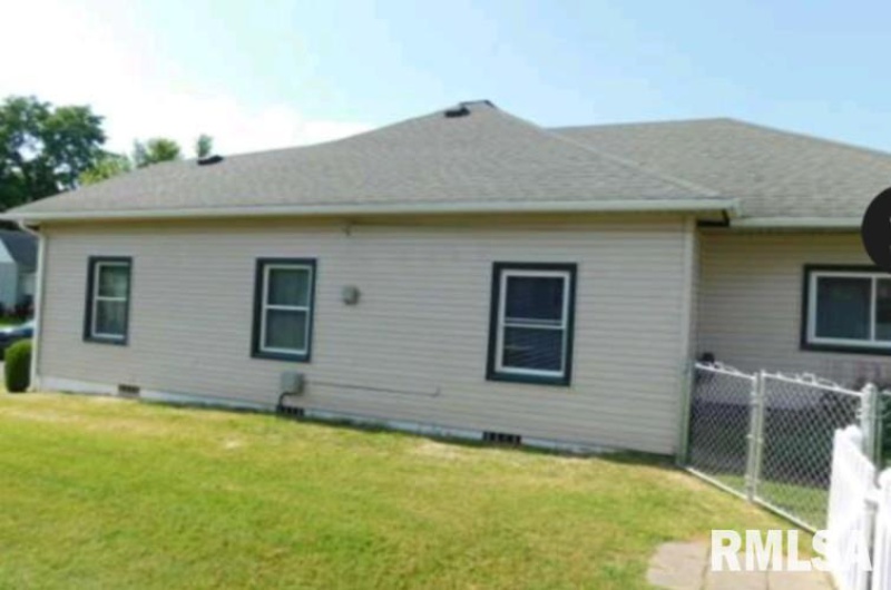 1207 BURGESS Street, Johnston City, Illinois 62951, 3 Bedrooms Bedrooms, 0 ,1 BathroomBathrooms,Residential,For Sale,BURGESS,0,RMAEB460323