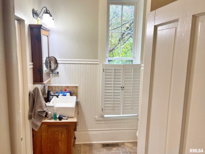 1603 CATHERINE Street, Metropolis, Illinois 62960, 3 Bedrooms Bedrooms, 0 ,2 BathroomsBathrooms,Residential,For Sale,CATHERINE,0,RMAEB460324