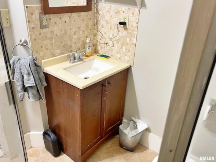 1603 CATHERINE Street, Metropolis, Illinois 62960, 3 Bedrooms Bedrooms, 0 ,2 BathroomsBathrooms,Residential,For Sale,CATHERINE,0,RMAEB460324