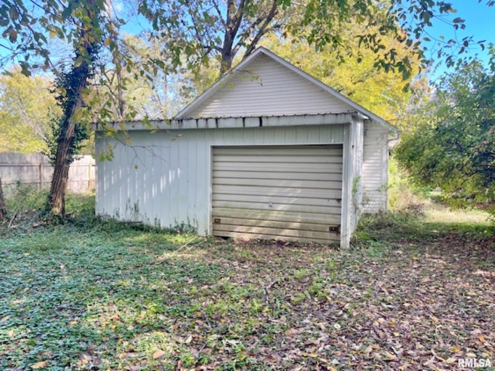 1603 CATHERINE Street, Metropolis, Illinois 62960, 3 Bedrooms Bedrooms, 0 ,2 BathroomsBathrooms,Residential,For Sale,CATHERINE,0,RMAEB460324