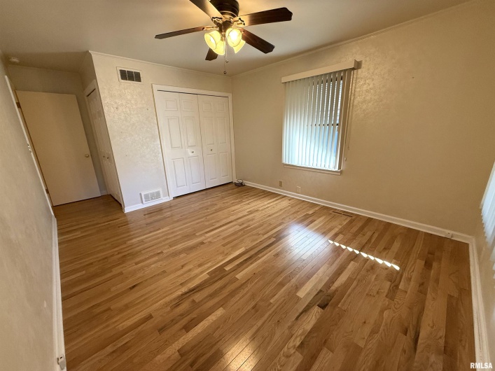 212 12TH Street, Herrin, Illinois 62948, 3 Bedrooms Bedrooms, 0 ,2 BathroomsBathrooms,Residential,For Sale,12TH,0,RMAEB460325