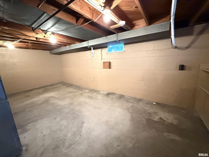 212 12TH Street, Herrin, Illinois 62948, 3 Bedrooms Bedrooms, 0 ,2 BathroomsBathrooms,Residential,For Sale,12TH,0,RMAEB460325