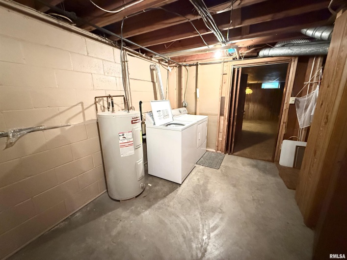 212 12TH Street, Herrin, Illinois 62948, 3 Bedrooms Bedrooms, 0 ,2 BathroomsBathrooms,Residential,For Sale,12TH,0,RMAEB460325