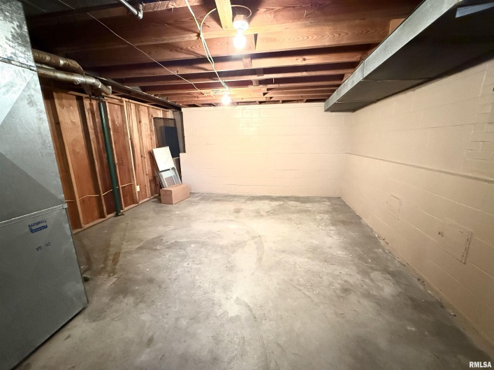 212 12TH Street, Herrin, Illinois 62948, 3 Bedrooms Bedrooms, 0 ,2 BathroomsBathrooms,Residential,For Sale,12TH,0,RMAEB460325