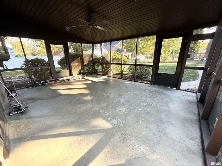 212 12TH Street, Herrin, Illinois 62948, 3 Bedrooms Bedrooms, 0 ,2 BathroomsBathrooms,Residential,For Sale,12TH,0,RMAEB460325