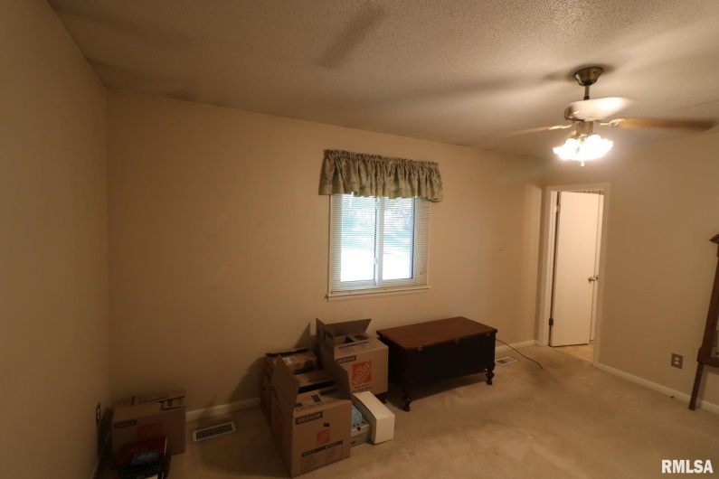 906 VALLEY Drive, Carterville, Illinois 62918, 3 Bedrooms Bedrooms, 0 ,1 BathroomBathrooms,Residential,For Sale,VALLEY,0,RMAEB460327