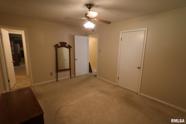 906 VALLEY Drive, Carterville, Illinois 62918, 3 Bedrooms Bedrooms, 0 ,1 BathroomBathrooms,Residential,For Sale,VALLEY,0,RMAEB460327