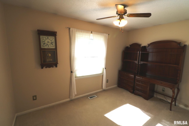 906 VALLEY Drive, Carterville, Illinois 62918, 3 Bedrooms Bedrooms, 0 ,1 BathroomBathrooms,Residential,For Sale,VALLEY,0,RMAEB460327